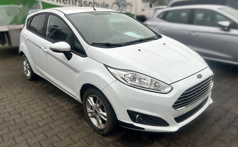 Frostweiß Gebraucht 2015 Ford Fiesta Trend Kleinwagen | 6.990 € (Guter Preis) - Bild 1/4