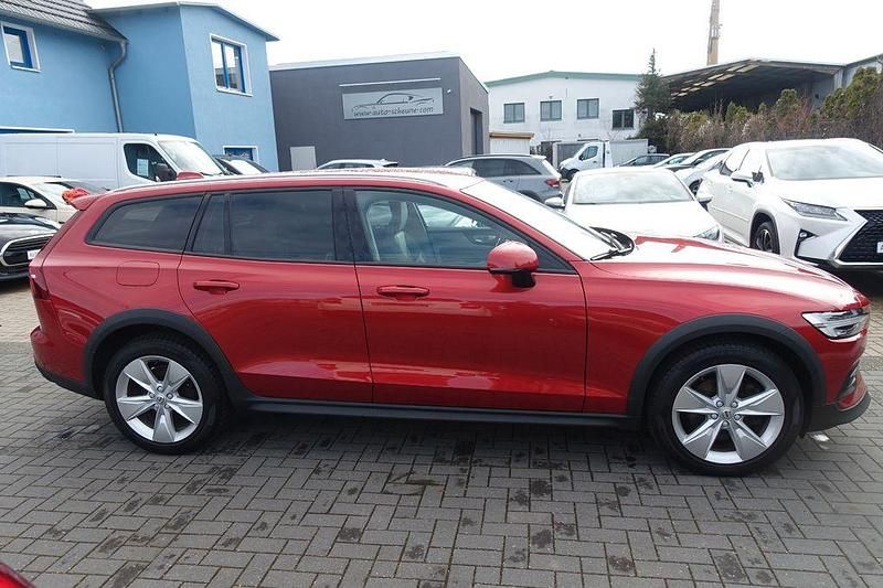 Gebraucht Volvo V60 CC 197 PS (144 kW) 2020 Rot Kombi