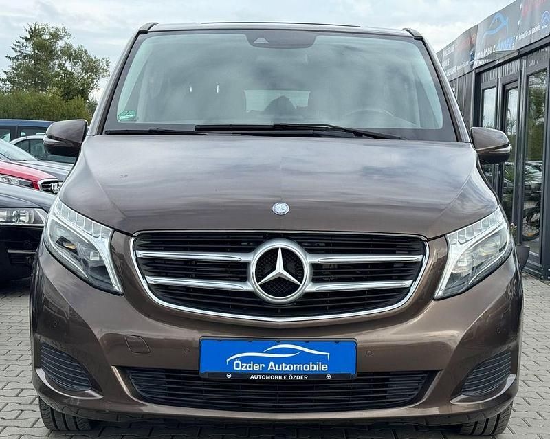 Gebraucht Mercedes V220 163 PS (119 kW) 2016 Dolomitbraun Van / Kleinbus