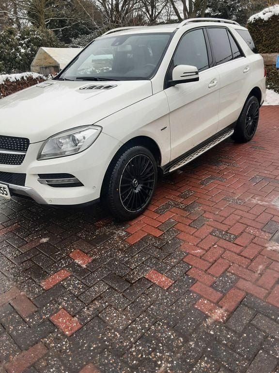 Gebraucht Mercedes ML250 Edition 1 204 PS (150 kW) 2012 Weiß SUV