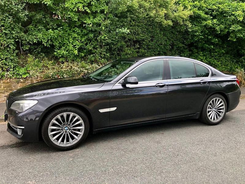 Second-hand BMW 740 313 CP (230 kW) 2013 Gri Berlinǎ