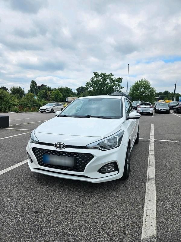 Weiß Gebraucht 2019 Hyundai i20 Kleinwagen | 9.990 € (Fairer Preis) - Bild 1/4