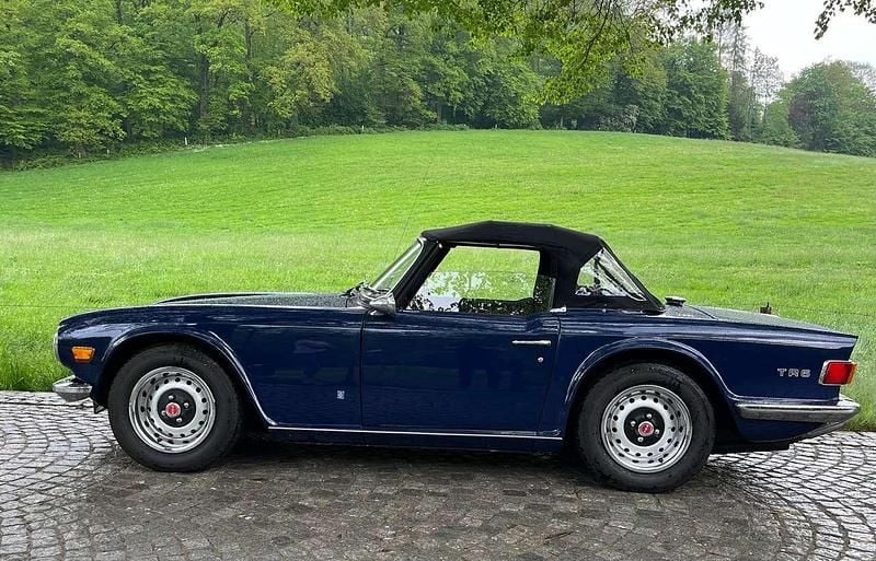 Blau Gebraucht 1971 Triumph TR6 Cabrio | 35.000 € - Bild 1/4