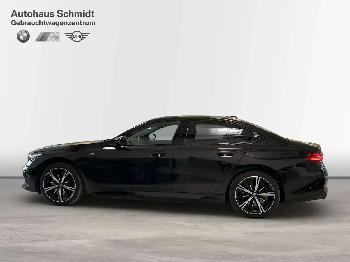 Gebraucht BMW i5 M Sport 442 kW (601 PS) 2025 Saphirschwarz Limousine