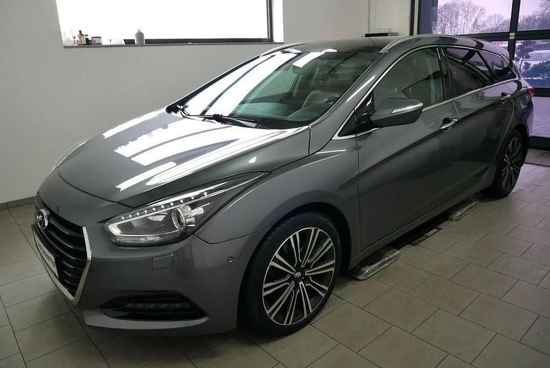 Gebraucht Hyundai i40 Premium 141 PS (103 kW) 2016 Silber Kombi