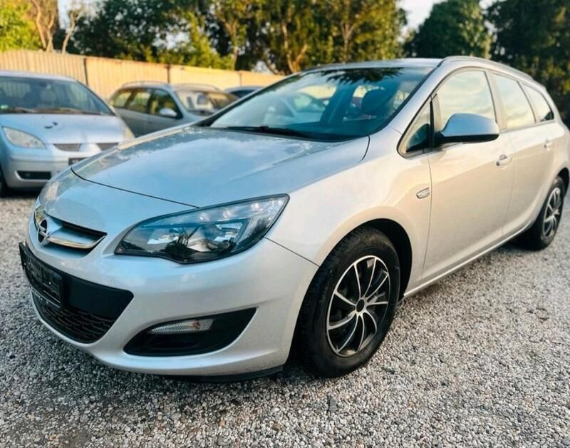 Grau Gebraucht 2013 Opel Astra Kombi | 5.000 € (Guter Preis) - Bild 1/4