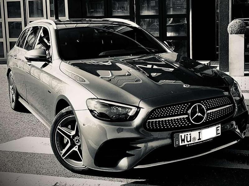 Grau Gebraucht 2020 Mercedes E300 AMG line Kombi | 27.500 € (Fairer Preis) - Bild 1/4