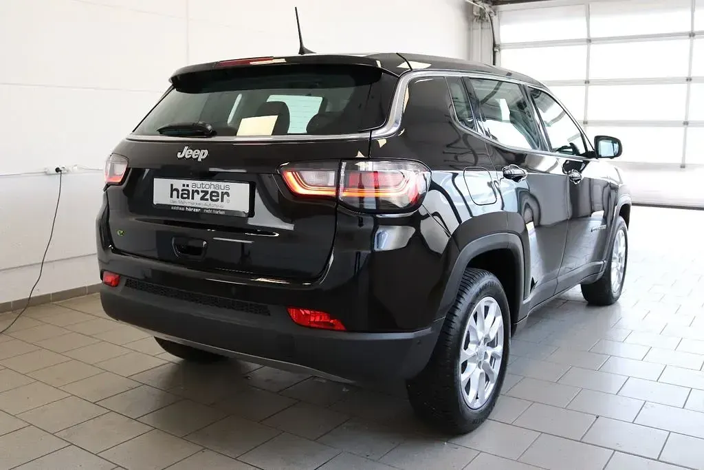Gebraucht Jeep Compass Altitude 131 PS (96 kW) 2024 Schwarz SUV