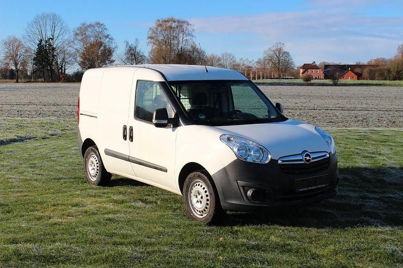 Weiß Gebraucht 2015 Opel Combo Van / Kleinbus | 4.999 € (Fairer Preis) - Bild 1/4