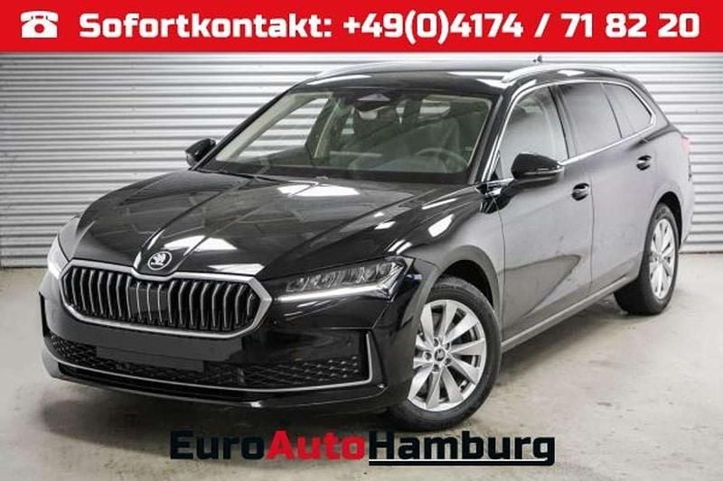 Ebony black metallic (1z) Neu 2025 Skoda Superb Selection Kombi | 43.490 € (Superpreis) - Bild 1/3