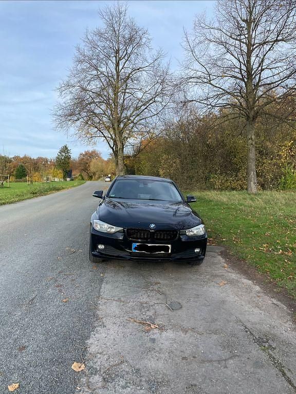Schwarz Gebraucht 2013 BMW 316 Limousine | 7.200 € (Fairer Preis) - Bild 1/4