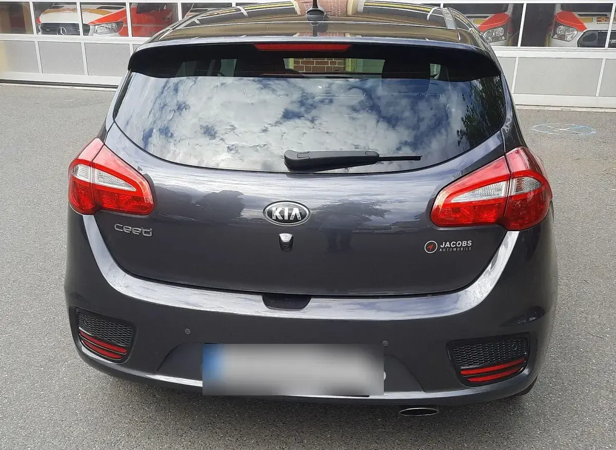 Gebraucht Kia Ceed Spirit 135 PS (99 kW) 2017 Grau Kleinwagen