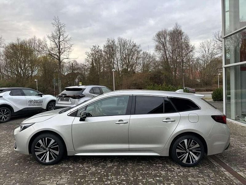 Neu Toyota Corolla 178 PS (130 kW) 2025 Silber Kombi