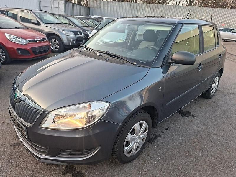 Gebraucht Skoda Fabia Ambiente 60 PS (44 kW) 2012 Grau Limousine