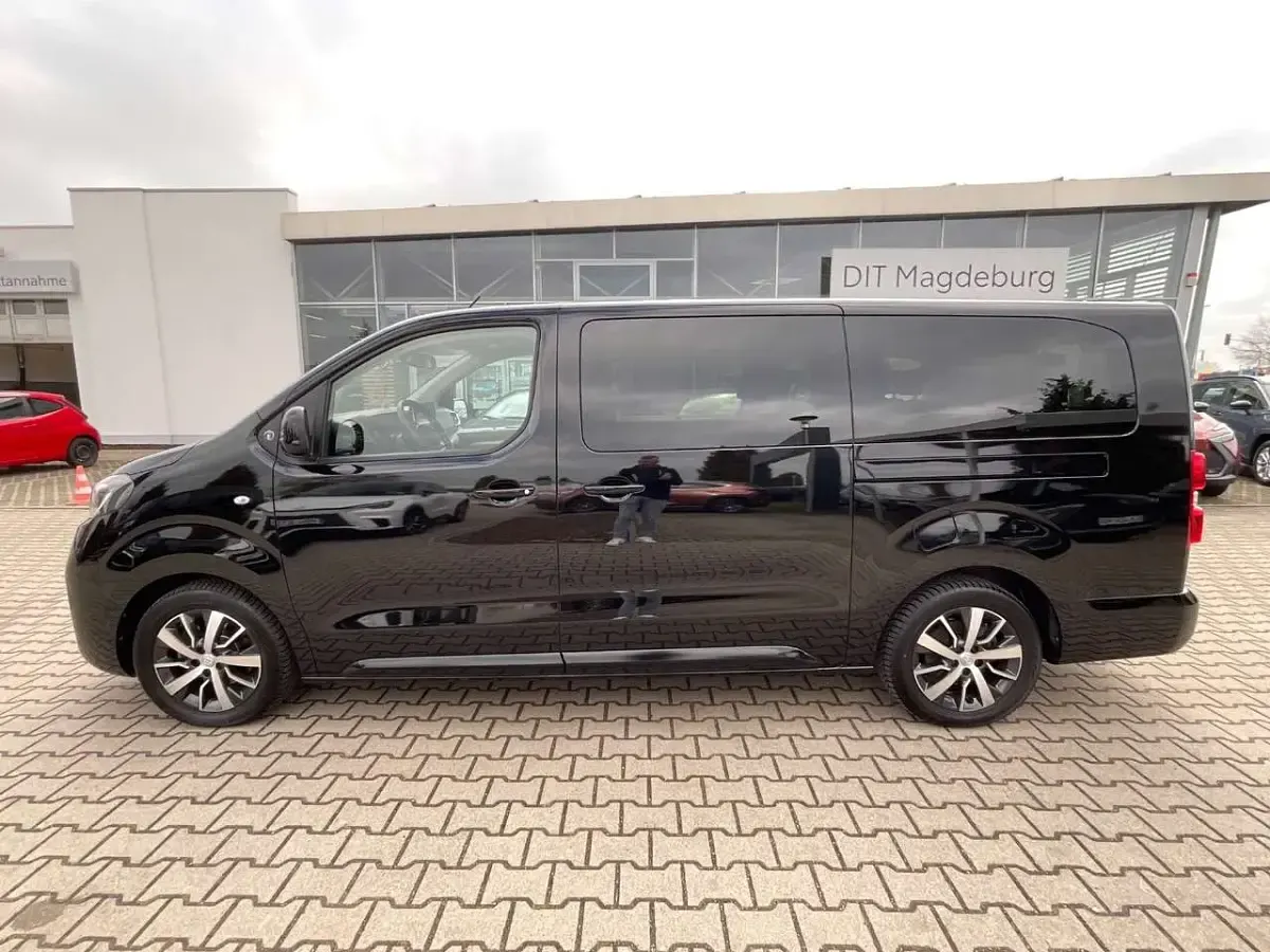 Gebraucht Toyota Proace Verso Team 177 PS (130 kW) 2024 Black metallic Kombi