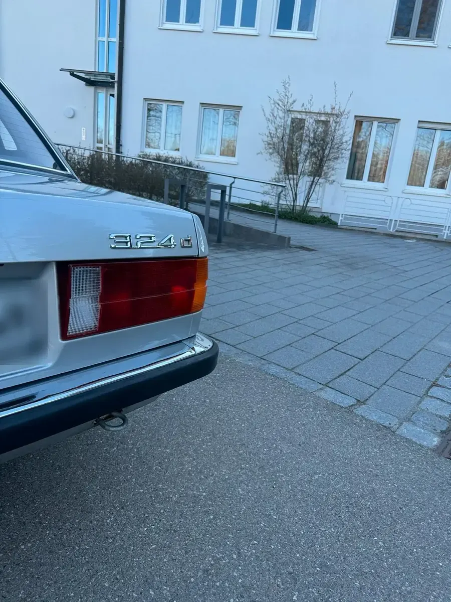 Gebraucht BMW 324 86 PS (63 kW) 1986 Silber Limousine