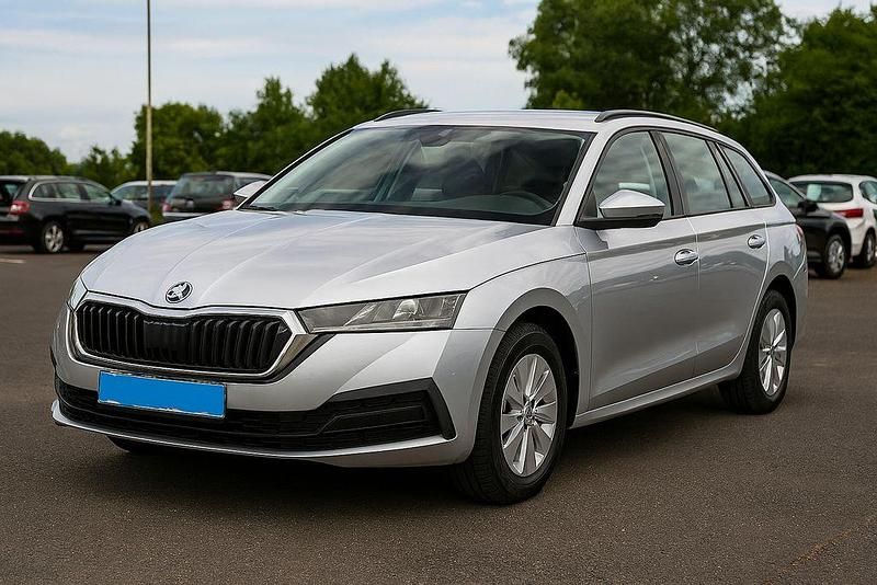 Silber Gebraucht 2022 Skoda Octavia Ambition Kombi | 9.995 € (Guter Preis) - Bild 1/4