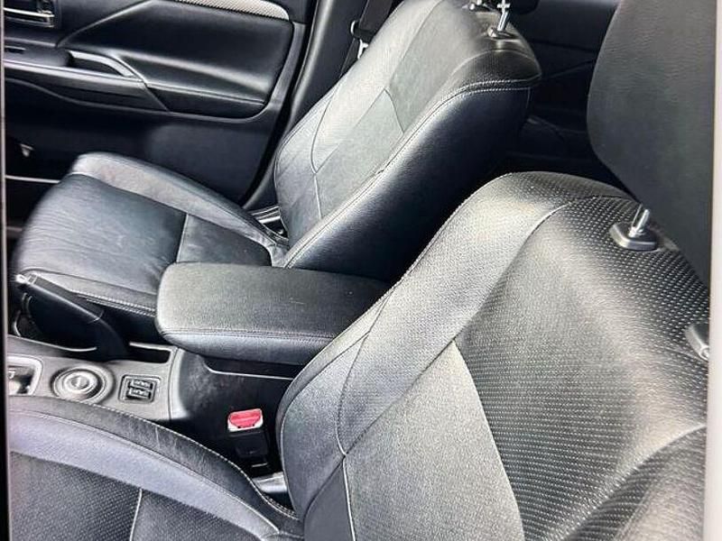 Gebraucht Mitsubishi Outlander Classic Collection Plus 150 PS (110 kW) 2015 Grau SUV