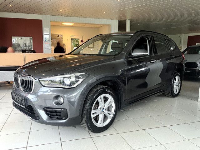 Mineralgrau Gebraucht 2018 BMW X1 Sport Line SUV | 22.945 € (Fairer Preis) - Bild 1/4