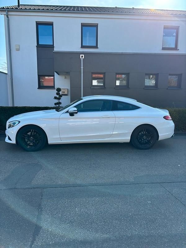 Gebraucht Mercedes C200 184 PS (135 kW) 2016 Weiß Coupé