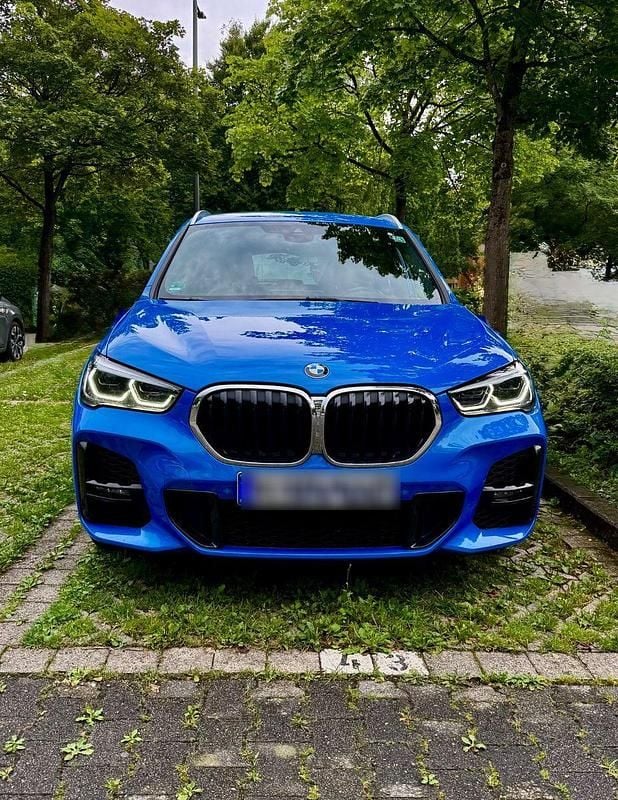 Blau Gebraucht 2020 BMW X1 M Sport SUV | 25.900 € (Guter Preis) - Bild 1/4