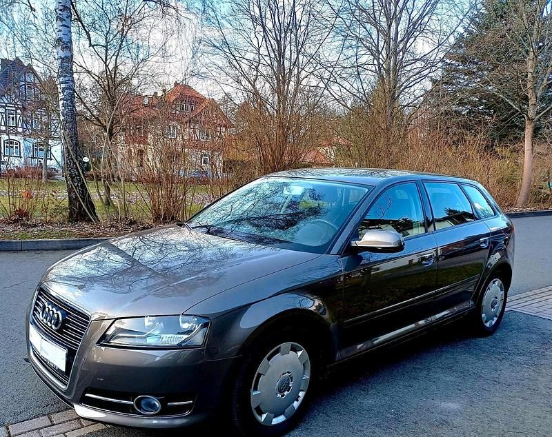 Gebraucht Audi A3 Attraction 125 PS (91 kW) 2011 Grau Kleinwagen