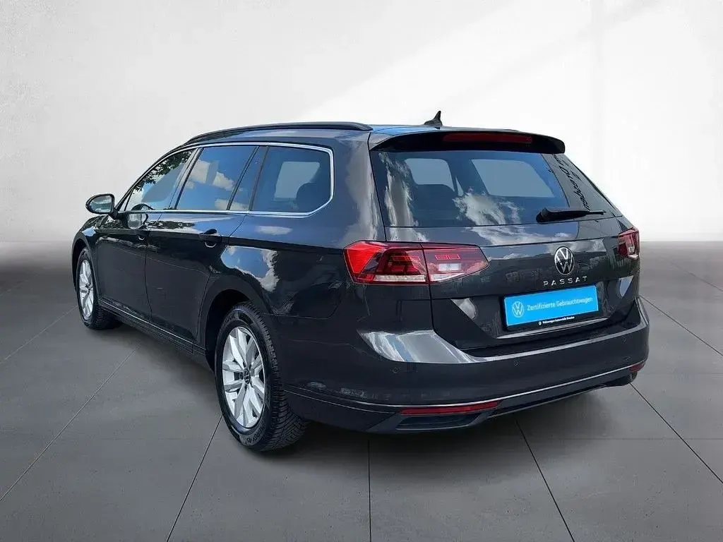 Gebraucht VW Passat Business 150 PS (110 kW) 2021 Mangangrau metallic Kombi