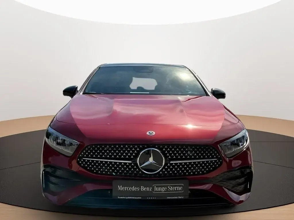 Gebraucht Mercedes A200 AMG 163 PS (119 kW) 2025 Rot Limousine