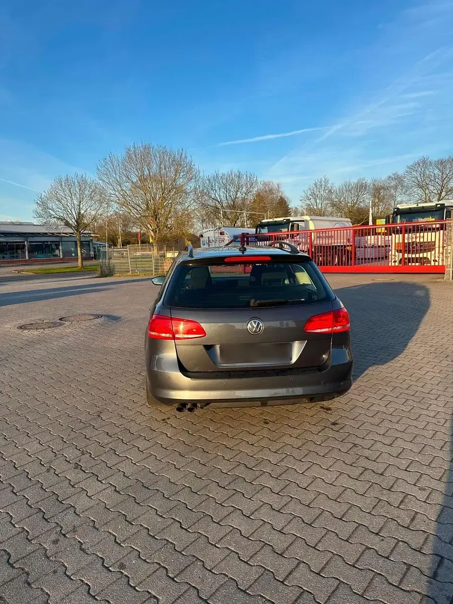 Gebraucht VW Passat 140 PS (102 kW) 2011 Grau Kombi