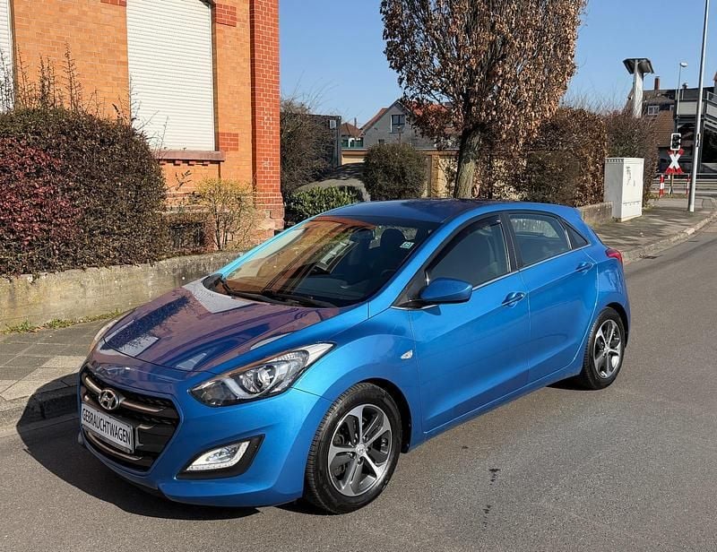 Gebraucht Hyundai i30 YES! Silver 135 PS (99 kW) 2015 Blau Limousine