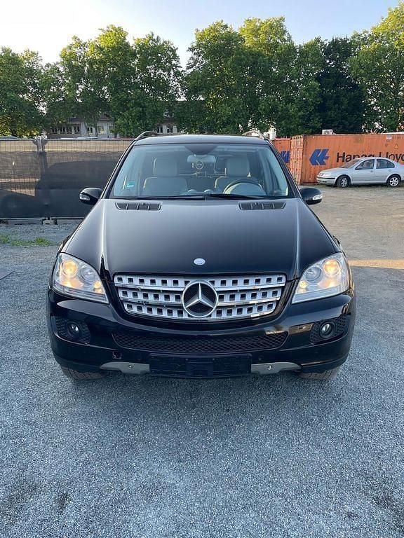 Gebraucht Mercedes ML320 224 PS (164 kW) 2007 Schwarz SUV