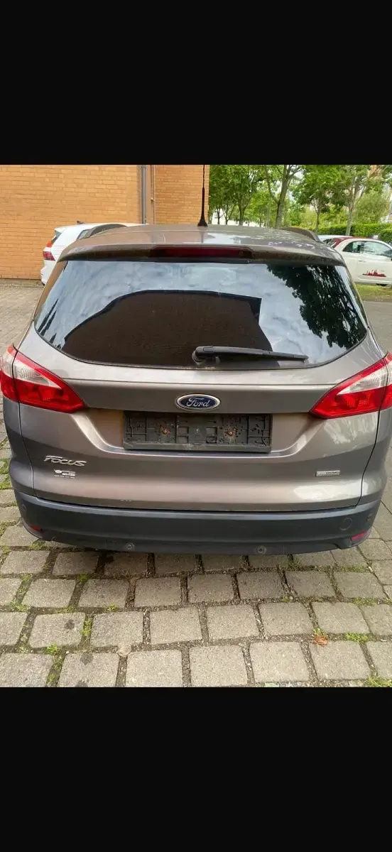 Gebraucht Ford Focus 125 PS (91 kW) 2012 Grau Kombi