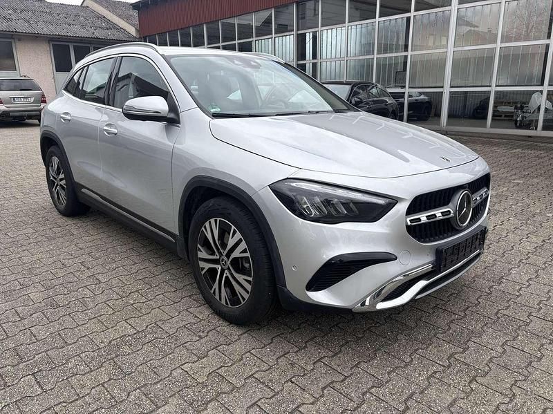 Iridiumsilber Gebraucht 2023 Mercedes GLA180 Advanced SUV | 37.500 € (Fairer Preis) - Bild 1/4