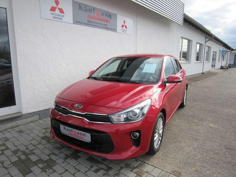 Gebraucht Kia Rio DREAM-TEAM Edition 101 PS (74 kW) 2019 Rot Limousine
