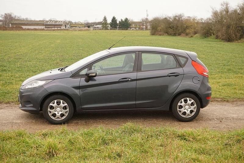 Gebraucht Ford Fiesta Trend 82 PS (60 kW) 2012 Grau Kleinwagen