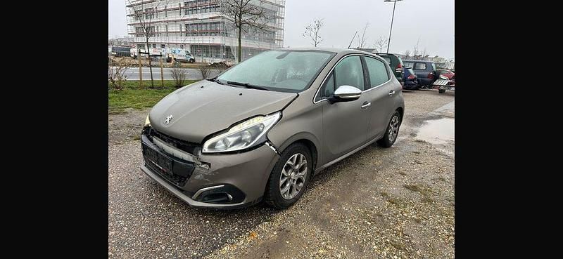 Beige Gebraucht 2016 Peugeot 208 Allure Kleinwagen | 3.990 € (Guter Preis) - Bild 1/4