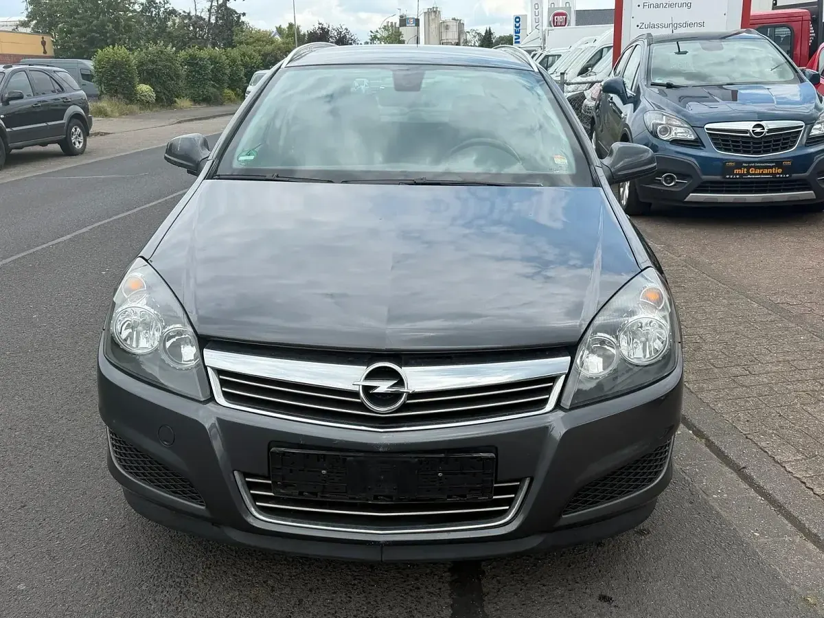 Gebraucht Opel Astra Edition 116 PS (85 kW) 2010 Grau Kombi