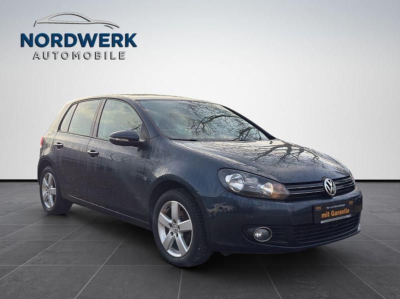 Gebraucht VW Golf VI Team 105 PS (77 kW) 2010 Blau Kleinwagen