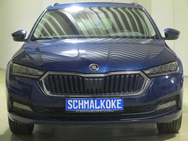 Lava blue (metallic) Gebraucht 2022 Skoda Octavia Ambition Kombi | 23.500 € (Superpreis) - Bild 1/4