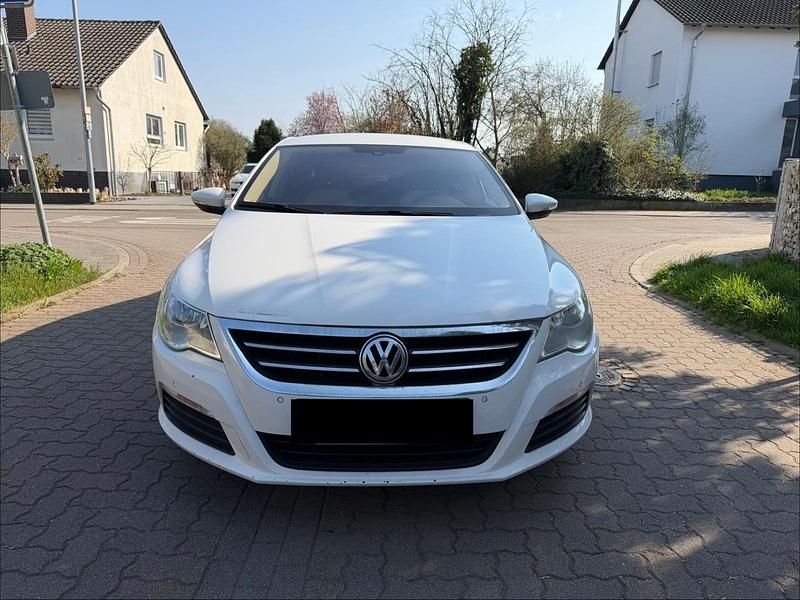 Gebraucht VW Passat Individual 170 PS (125 kW) 2011 Weiß Limousine