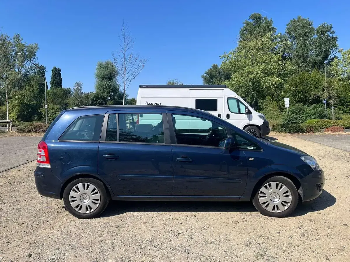 Gebraucht Opel Zafira Family 140 PS (102 kW) 2011 Blau Van / Kleinbus