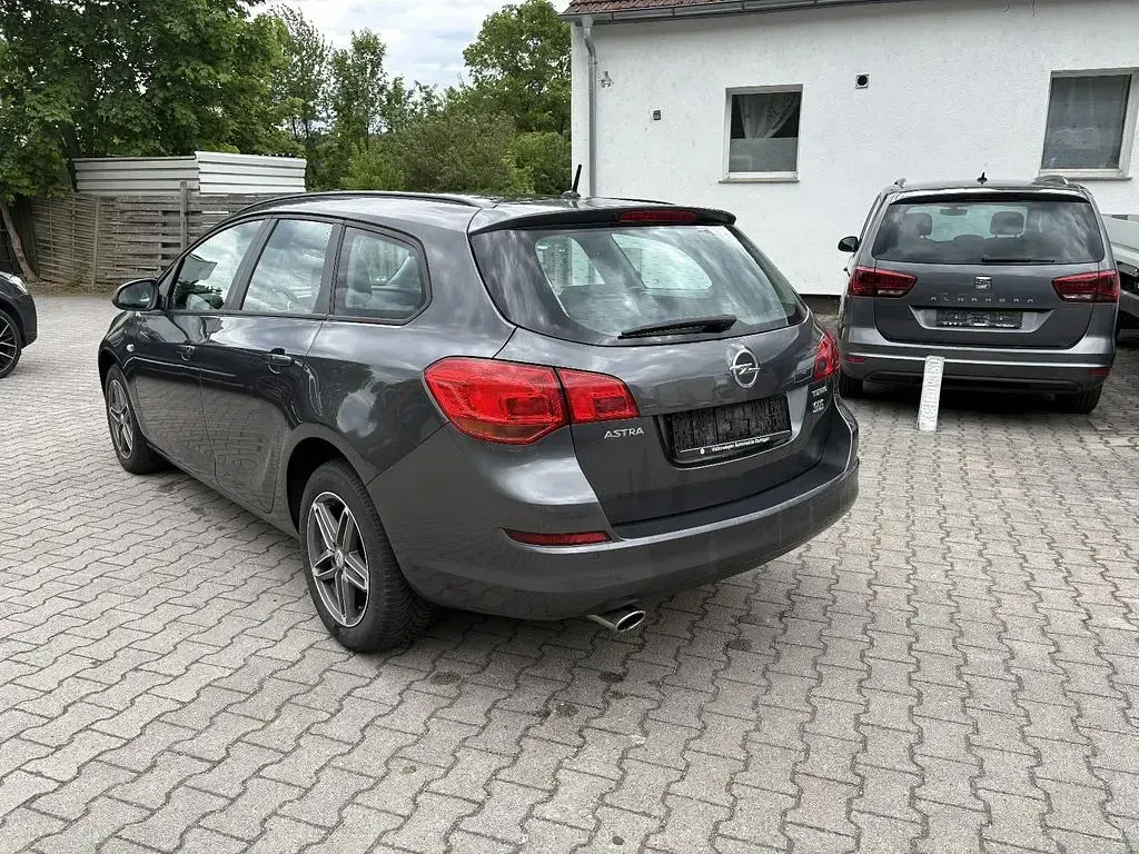 Gebraucht Opel Astra Sport 140 PS (102 kW) 2010 Grau Kombi