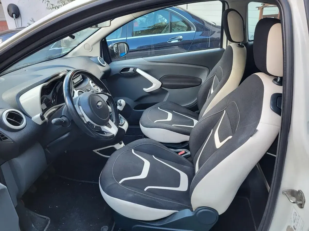 Gebraucht Ford Ka Titanium 70 PS (51 kW) 2015 Weiß Kleinwagen