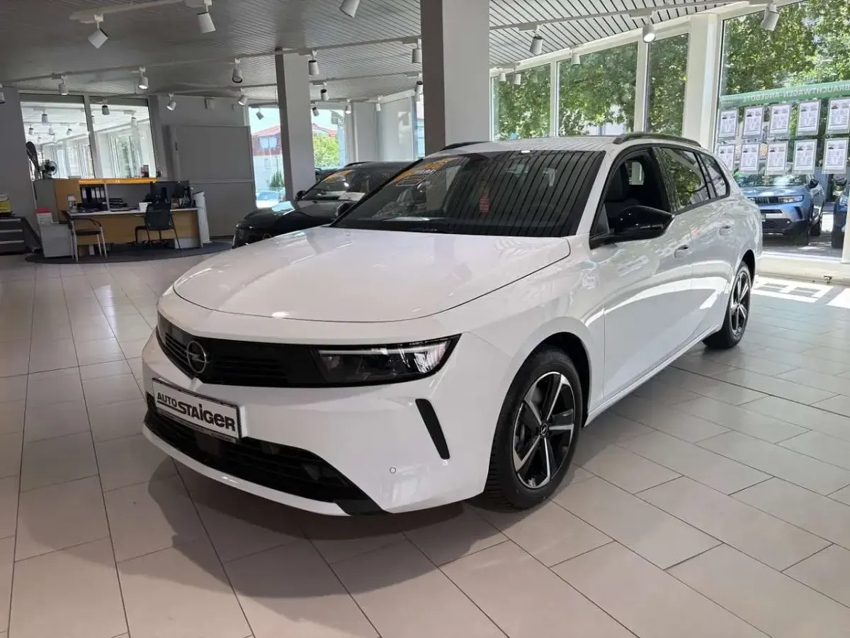 Neu Opel Astra 131 PS (96 kW) 2025 Arktis weiß Kleinwagen