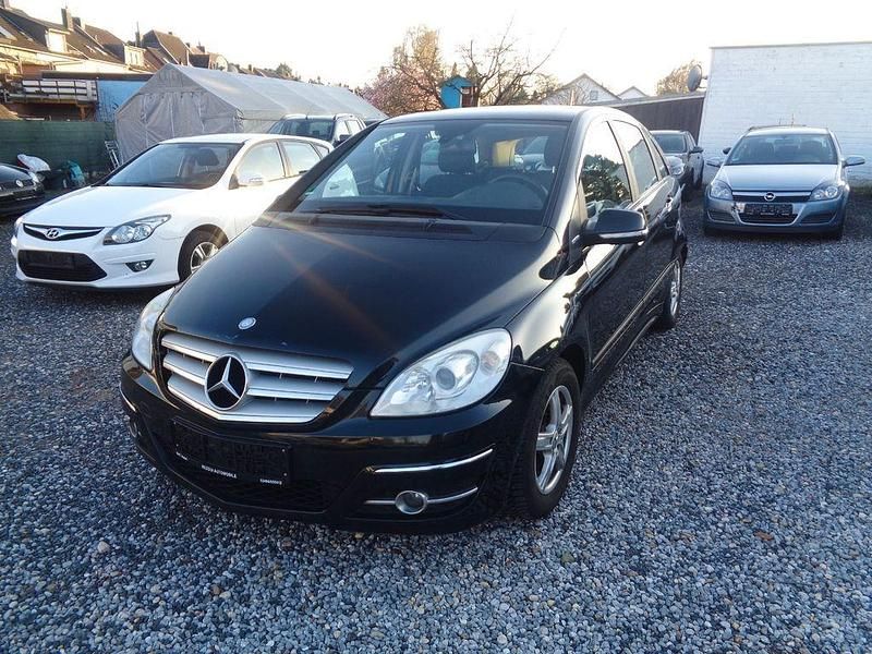 Gebraucht Mercedes B180 116 PS (85 kW) 2011 Schwarz Van / Kleinbus