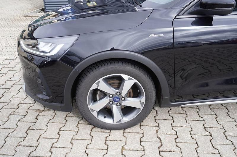 Gebraucht Ford Focus Active X 116 PS (85 kW) 2023 Schwarz Limousine