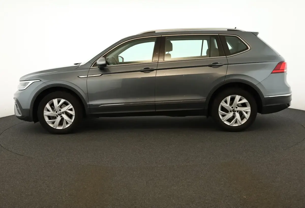 Gebraucht VW Tiguan Allspace Life 150 PS (110 kW) 2025 Platinum grey metallic SUV