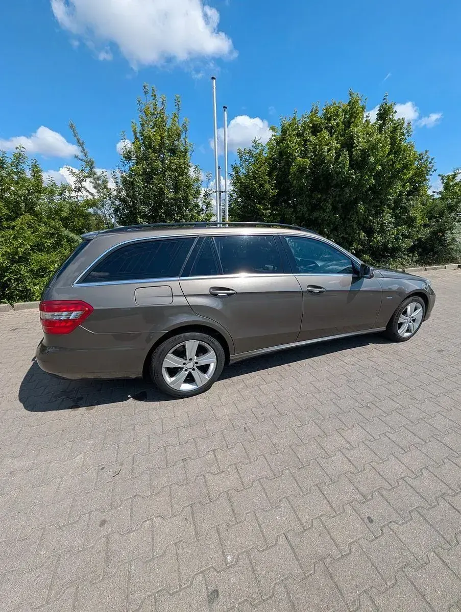 Gebraucht Mercedes E250 204 PS (150 kW) 2012 Braun Kombi