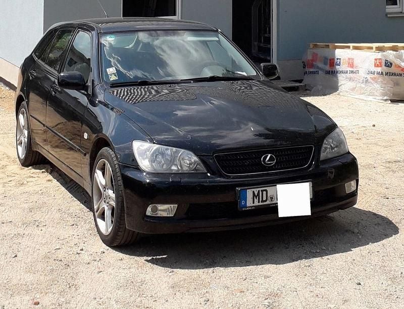 Schwarz Gebraucht 2004 Lexus IS200 Kombi | 3.700 € (Superpreis) - Bild 1/4