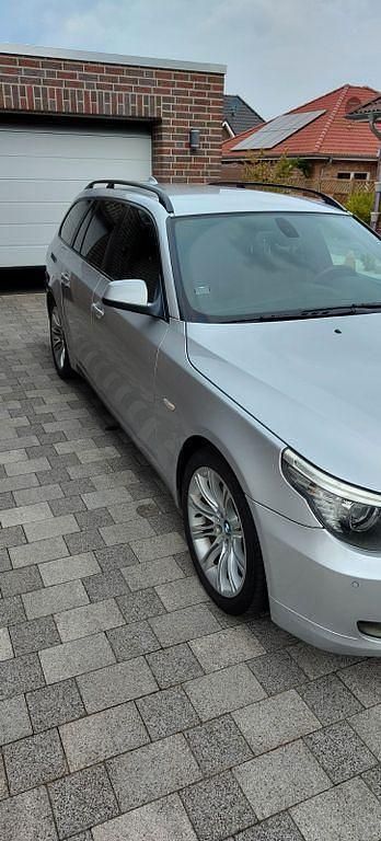 Silber Gebraucht 2010 BMW 520 Exclusive Kombi | 6.850 € (Guter Preis) - Bild 1/4